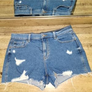 Old Navy Distressed Boyfriend Shorts - Mid Rise - Size 10
